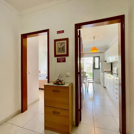 דירה Ja - With Pool, Parking And Terrace